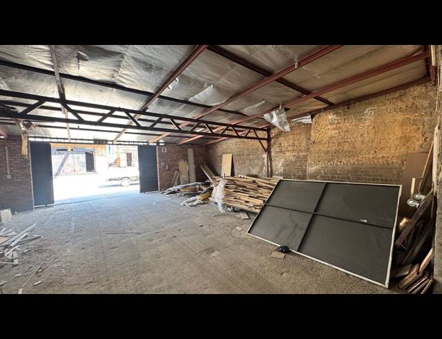 2,800M² WAREHOUSE TO LET IN KEW